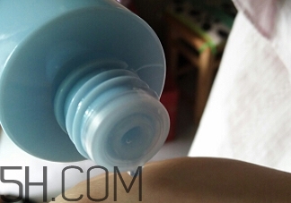 歐詩漫智慧水油不油？歐詩漫智慧水適合油皮嗎