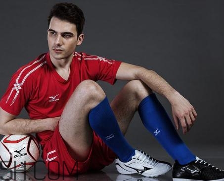 足球鞋磨腳后跟怎么辦？足球鞋磨大腳趾怎么辦？