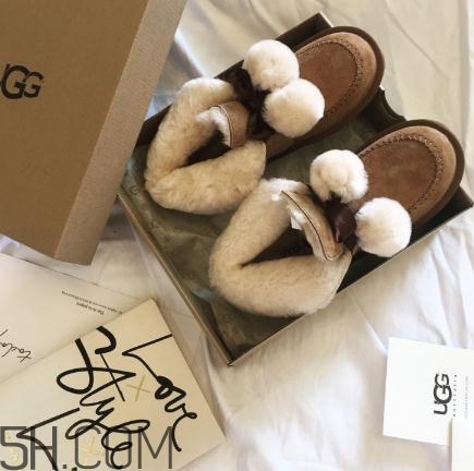 ugg雪地靴要穿襪子嗎？ugg是光腳穿嗎？