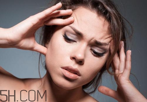 月經(jīng)前頭疼是怎么回事？月經(jīng)前有頭疼的癥狀嗎？