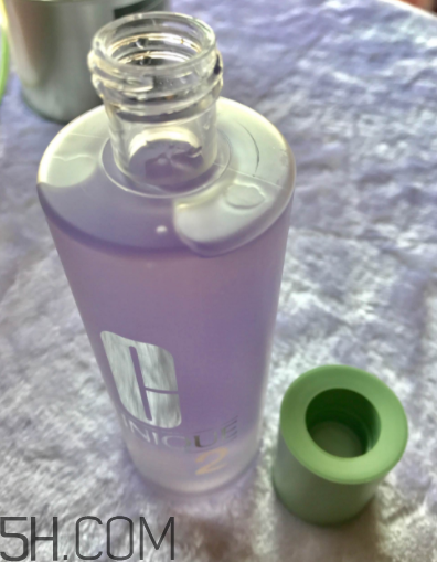 倩碧爽膚水哪個(gè)不含酒精？哪個(gè)適合敏感皮？