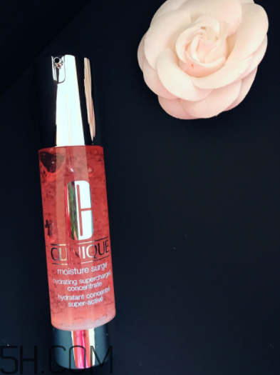 倩碧水磁場凝露適合油皮嗎？適合夏天嗎？