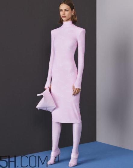 versace2018早秋服裝系列好看嗎_有哪些款式？