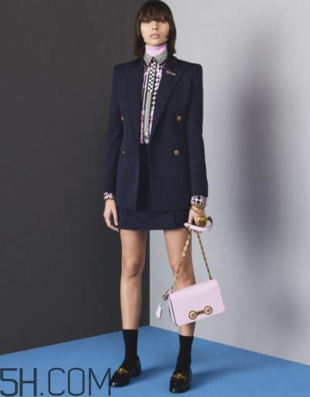 versace2018早秋服裝系列好看嗎_有哪些款式？