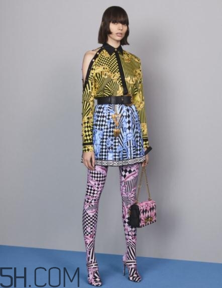 versace2018早秋服裝系列好看嗎_有哪些款式？