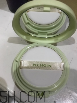 百雀羚氣墊BB霜浮粉嗎？適合干皮嗎？