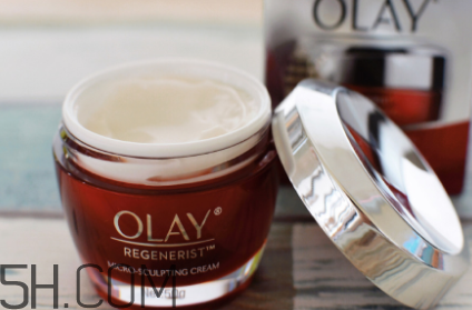olay大紅瓶面霜適合白天用嗎？能見光嗎？