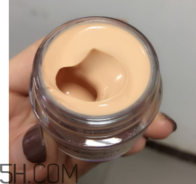 Olay素顏眼霜油不油？適合什么膚質(zhì)？