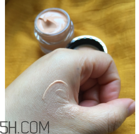 Olay素顏眼霜油不油？適合什么膚質(zhì)？