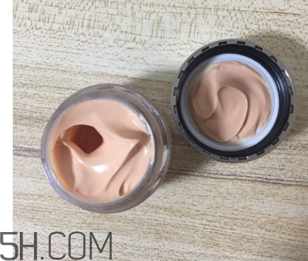 Olay素顏眼霜油不油？適合什么膚質(zhì)？