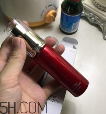 Olay小臉精華露適合什么季節(jié)用？什么膚質(zhì)？