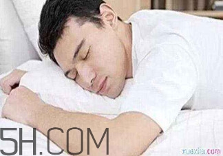 男人趴著睡對身體的危害有哪些？男人趴著睡有哪些危害？