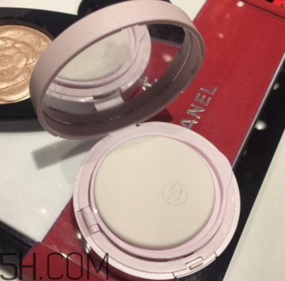 香奈兒氣墊香水怎么打開？香奈兒氣墊香水怎么用