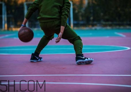 nike kyrie 4實(shí)戰(zhàn)效果怎么樣？耐克歐文4代測(cè)評(píng)