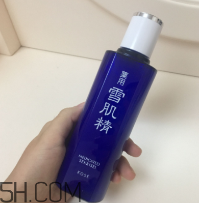雪肌精化妝水盈潤型適合油皮嗎？適合夏季嗎？