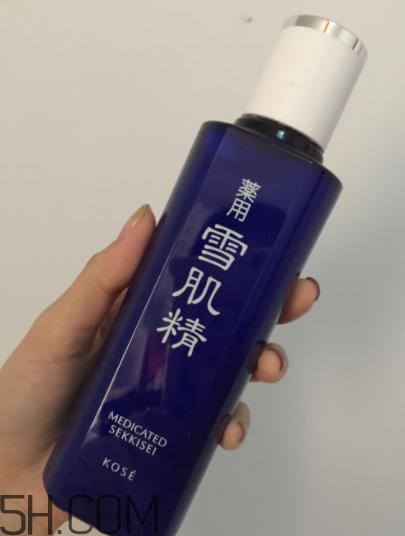 雪肌精化妝水盈潤型適合油皮嗎？適合夏季嗎？