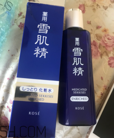 雪肌精化妝水盈潤型是清潔水嗎？能美白嗎？