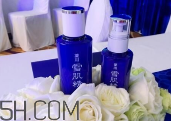 雪肌精化妝水盈潤型是清潔水嗎？能美白嗎？