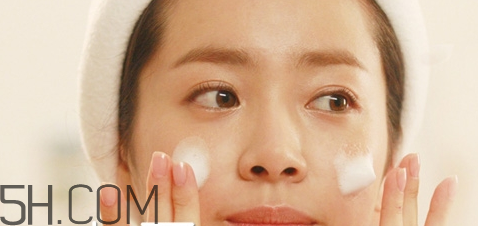 敏感肌膚用什么卸妝產(chǎn)品？臉上有紅血絲用什么卸妝？