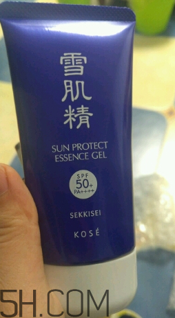 雪肌精防曬啫喱是化學(xué)防曬嗎？有刺激嗎？