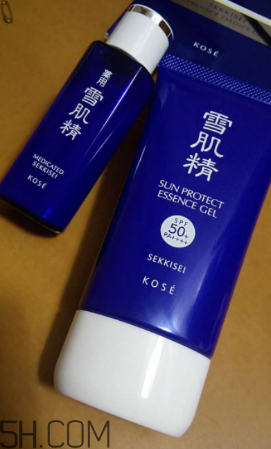 雪肌精防曬啫喱是化學(xué)防曬嗎？有刺激嗎？