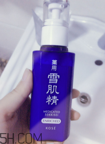 雪肌精盈潤乳液適合油皮嗎？適合夏季嗎？