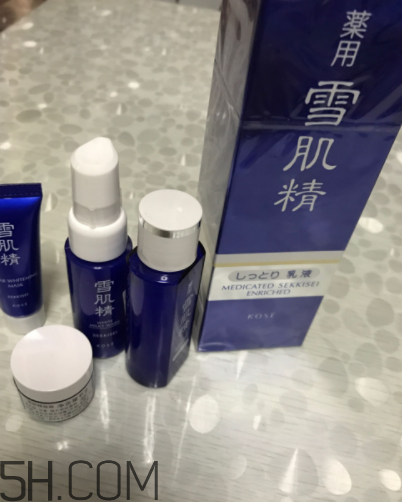 雪肌精盈潤乳液適合油皮嗎？適合夏季嗎？