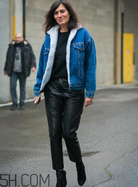 羊羔絨牛仔外套怎么搭配？羊羔絨牛仔外套搭配女