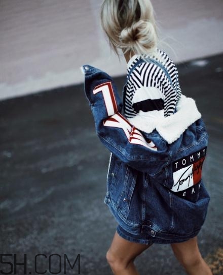 羊羔絨牛仔外套怎么搭配？羊羔絨牛仔外套搭配女