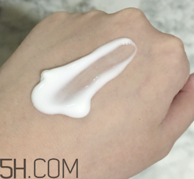 雪肌精盈潤乳液含藥物成分嗎？安全嗎？