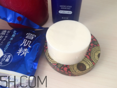 雪肌精泡沫洗顏皂適合干皮嗎？洗后緊繃嗎？