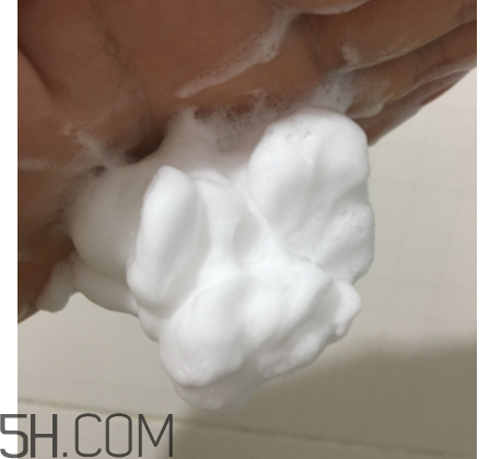 雪肌精泡沫洗顏皂適合干皮嗎？洗后緊繃嗎？