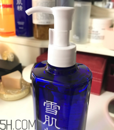 雪肌精卸妝油糊眼睛嗎？雪肌精卸妝油悶痘嗎？