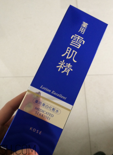 雪肌精優(yōu)純菁華水是爽膚水嗎？有什么功效？