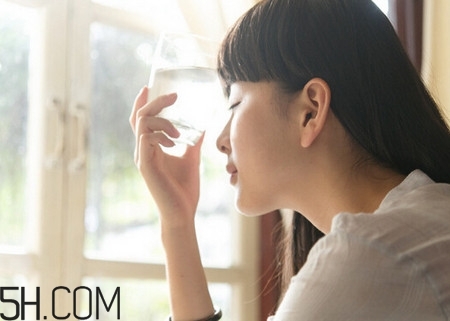 女性初潮一般多少歲？女性初潮年齡如何預測？