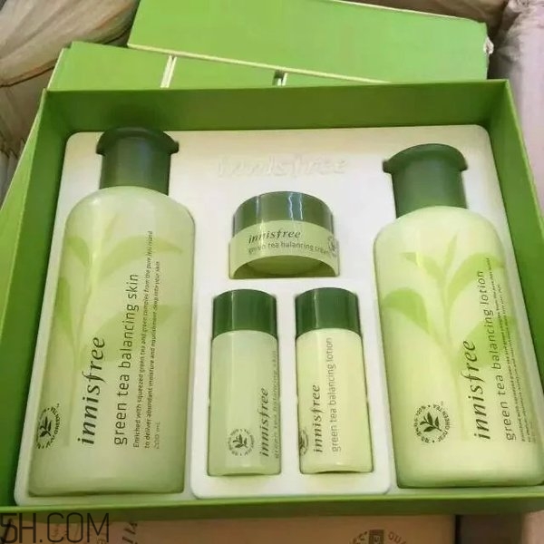 悅詩風(fēng)吟哪個(gè)系列適合干性肌膚？冬天用乳液還是霜？