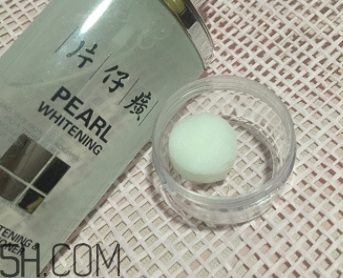 片仔癀珍珠亮膚水適合敏感皮嗎？有刺激嗎？