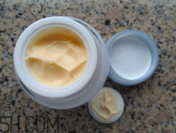 片仔癀珍珠膏白天能用嗎？會(huì)不會(huì)變黑？