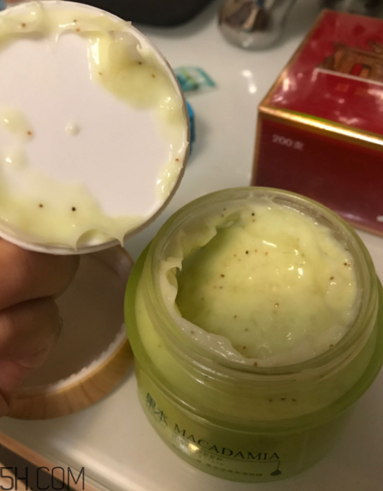 詩(shī)婷露雅果泥面膜什么功效？敷完要洗嗎？