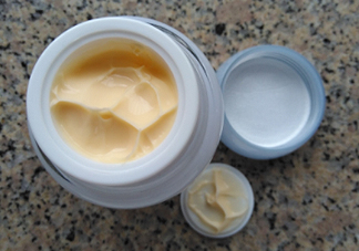 片仔癀珍珠膏白天能用嗎？會不會變黑？