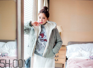 羽絨服出毛是怎么回事？羽絨服怎么清洗干凈？