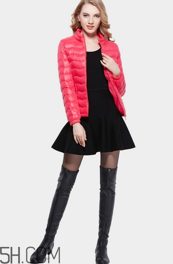 女裝羽絨服怎么保養(yǎng)？輕薄羽絨服怎么搭配？