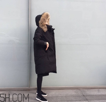 羽絨服怎么穿不顯胖？冬季好看的女裝羽絨服時(shí)尚搭配