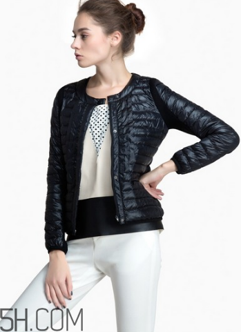 女裝羽絨服怎么保養(yǎng)？輕薄羽絨服怎么搭配？