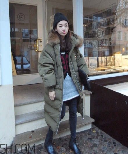 羽絨服怎么穿不顯胖？冬季好看的女裝羽絨服時(shí)尚搭配