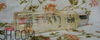 羽西蟲草新肌水有什么功效？適合什么膚質(zhì)？