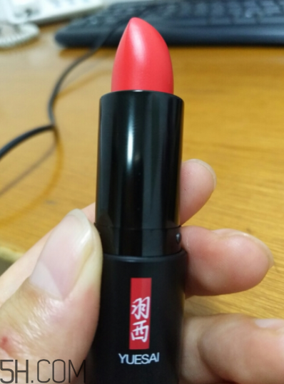 羽西蟲草口紅滋潤(rùn)嗎？哪個(gè)色號(hào)適合秋冬？