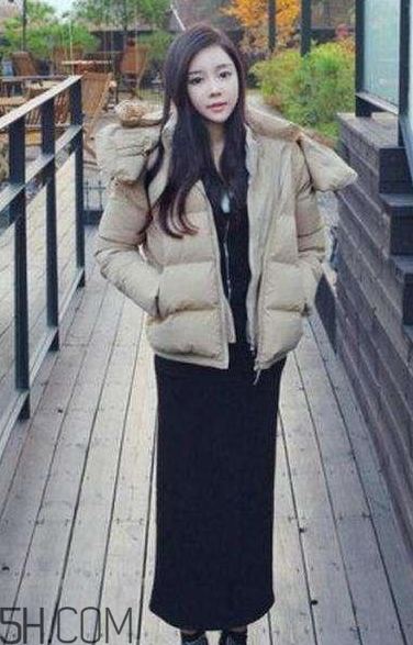 羽絨服搭配什么褲子好看？羽絨服搭配推薦
