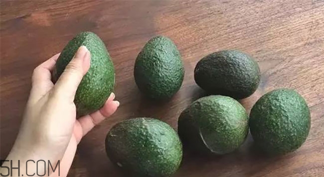 牛油果和牛奶可以一起吃嗎？牛油果和牛奶可以榨汁嗎？