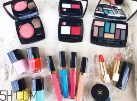 香奈兒2018年9色眼影盤(pán)色號(hào) 香奈兒九色眼影盤(pán)試色 香奈兒2018年9色眼影盤(pán)色號(hào) 香奈兒九色眼影盤(pán)試色